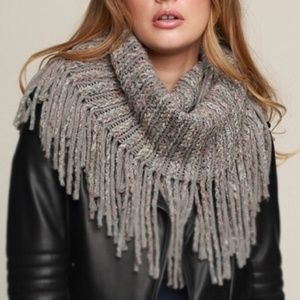 🆕🏷️GREY BOUCLE` INFINITY TASSEL SCARF NEW!